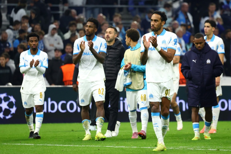 Les joueurs de l'Olympique de Marseille, après la défaite 1-0 contre l'Atalanta Bergame, à Marseille le 5 novembre 2025