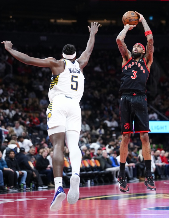 Brandon Ingram, des Toronto Raptors, shoote contre les Indiana Pacers en NBA le 26 novembre 2025 à Toronto