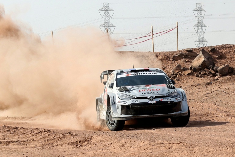 La Toyota du Français Sébastien Ogier, lors de la dernière étape du Rallye d'Arabie saoudite, le 29  novembre 2025