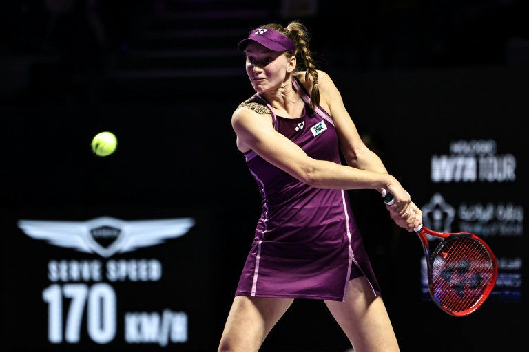 La Kazakhstanaise Elena Rybakina lors de sa victoire contre l'Américaine Jessica Pegula en demi-finale du Masters le 7 novembre 2025 à Ryad