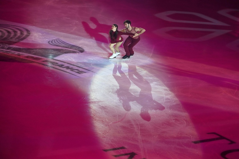 Les patineurs français Laurence Fournier-Beaudry et Guillaume Cizeron au Grand Prix de France, à Angers, le 19 octobre 2025