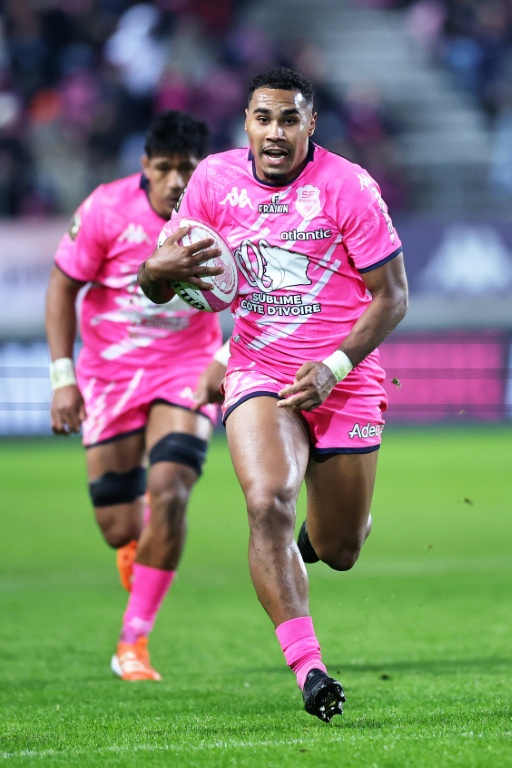 Le centre du Stade Français Noah Nene file à l'essai contre Toulon en Top 14 le 23 novembre 2025 au stade Jean-Bouin à Paris