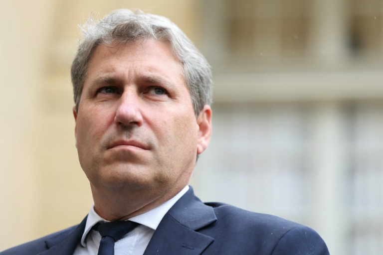 Le président du groupe Les Républicains au Sénat, Mathieu Darnaud, après avoir assisté à une réunion à l'Hôtel de Matignon à Paris, le 2 septembre 2025