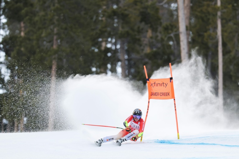 Lara Gut-Behrami franchit une porte lors du Super-G de Beaver Creek, le 15 décembre 2024 dans la station du Colorado