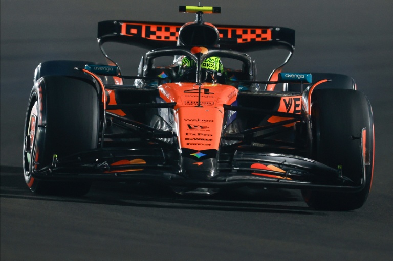 Le pilote britannique Lando Norris (McLaren) lors des qualifications du Grand Prix du Qatar de Formule 1 sur le circuit de Lusail le 29 novembre 2025.