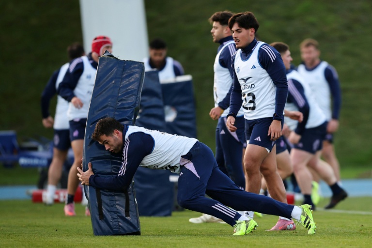 L'ailier Damian Penaud à l'entraînement de l'équipe de France de rugby le 18 novembre 2025 à Marcoussis dans les Yvelines