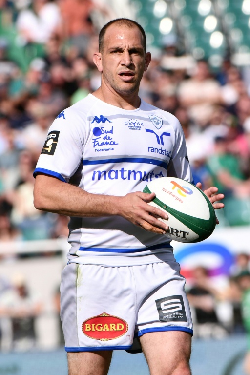 Le demi d'ouverture argentin Benjamin Urdapilleta, lorsqu'il évoluait à Castres, le 6 mai 2023 contre Pau au stade du Hameau