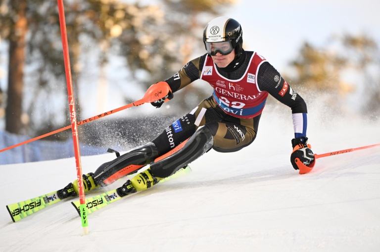 Le Finlandais Eduard Hallberg a pris la troisième place du slalom de Levi, en Finlande, le 16 novembre 2025
