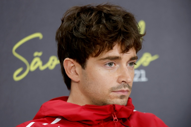 Le pilote monégasque Charles Leclerc lors d'une conférence de presse de Ferrari avant le GP de Formule 1 du Brésil, le 6 novembre 2025 à Sao Paulo
