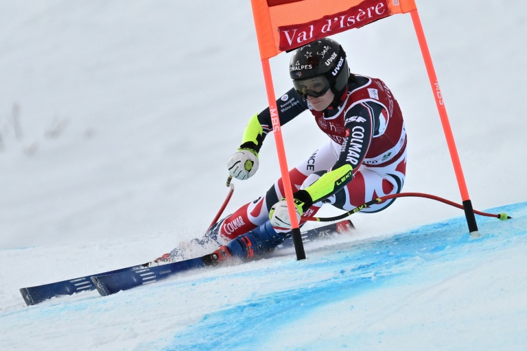 La skieuse française Romane Miradoli lors de l'épreuve du Super-G féminin de la Coupe du monde de ski alpin à Val d'Isère (France) le 21 décembre 2025.