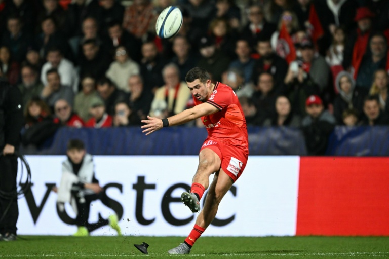 Le joueur de rugby Thomas Ramos lors du match de Champions Cup entre le Stade Toulousain et l'équipe sud-africaine des Hollywoodbets Sharks au stade Ernest Wallon à Toulouse le 7 décembre 2025.