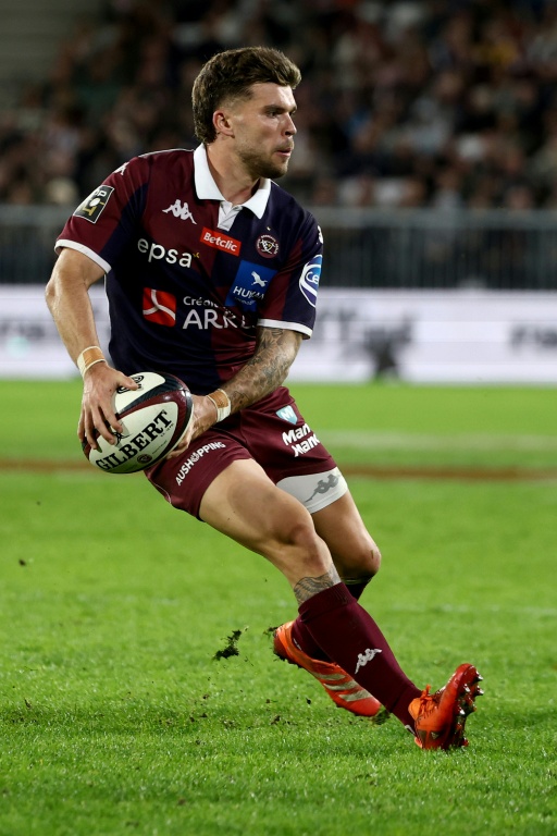 L'ouvreur de Bordeaux-Bègles Matthieu Jalibert au cours du match de Top 14 contre l'Aviron Bayonnais le 25 octobre 2025 au stade Chaban-Delmas à Bordeaux