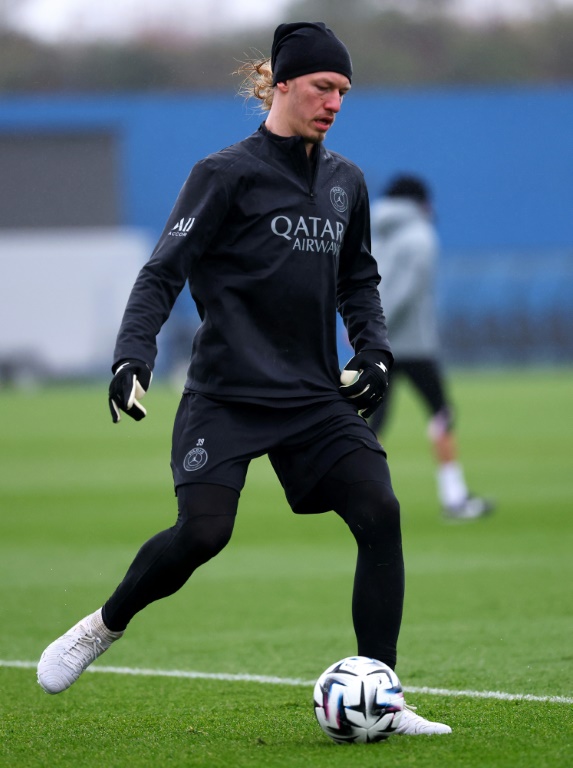 Le portier international russe Matvey Safonov à l'entraînement du PSG à Poissy, le 4 décembre 2025