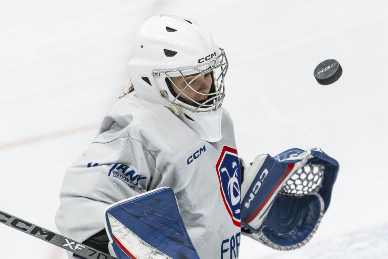 La gardienne française Margaux Mameri à l'entrainement à la patinoire Michel-Raffoux de Dunkerque, le 9 décembre 2025