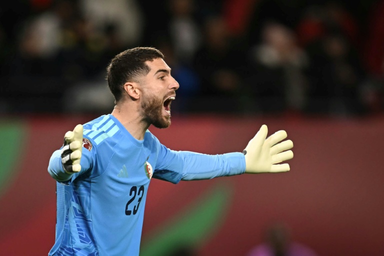 Le gardien de l'Algérie Luca Zidane lors du match contre le Burkina Faso en phase de groupes de la Coupe d'Afrique des nations le 28 décembre 2025 à RAbat
