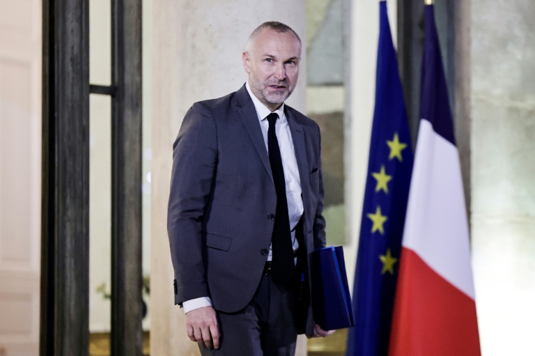 Le ministre en charge des relations avec le Parlement Laurent Panifous quitte l'Elysée à Paris le 22 décembre 2025