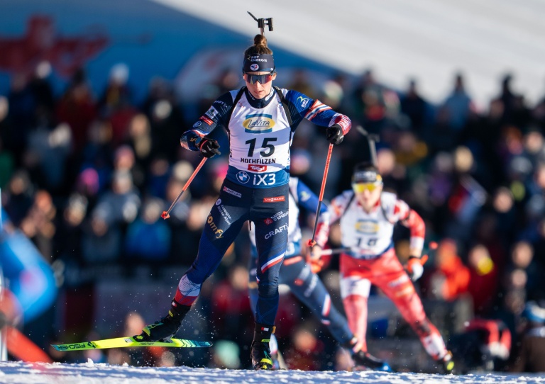 Justine Braisaz-Bouchet lors de la poursuite de Hochfilzen le 14 décembre 2025. La biathlète française a pris la 4e place