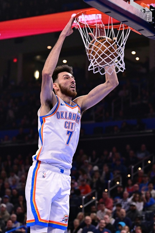 Chet Holmgren marque pour le Oklahoma City Thunder contre Philadelphie en NBA le 28 décembre 2025 à Oklahoma City