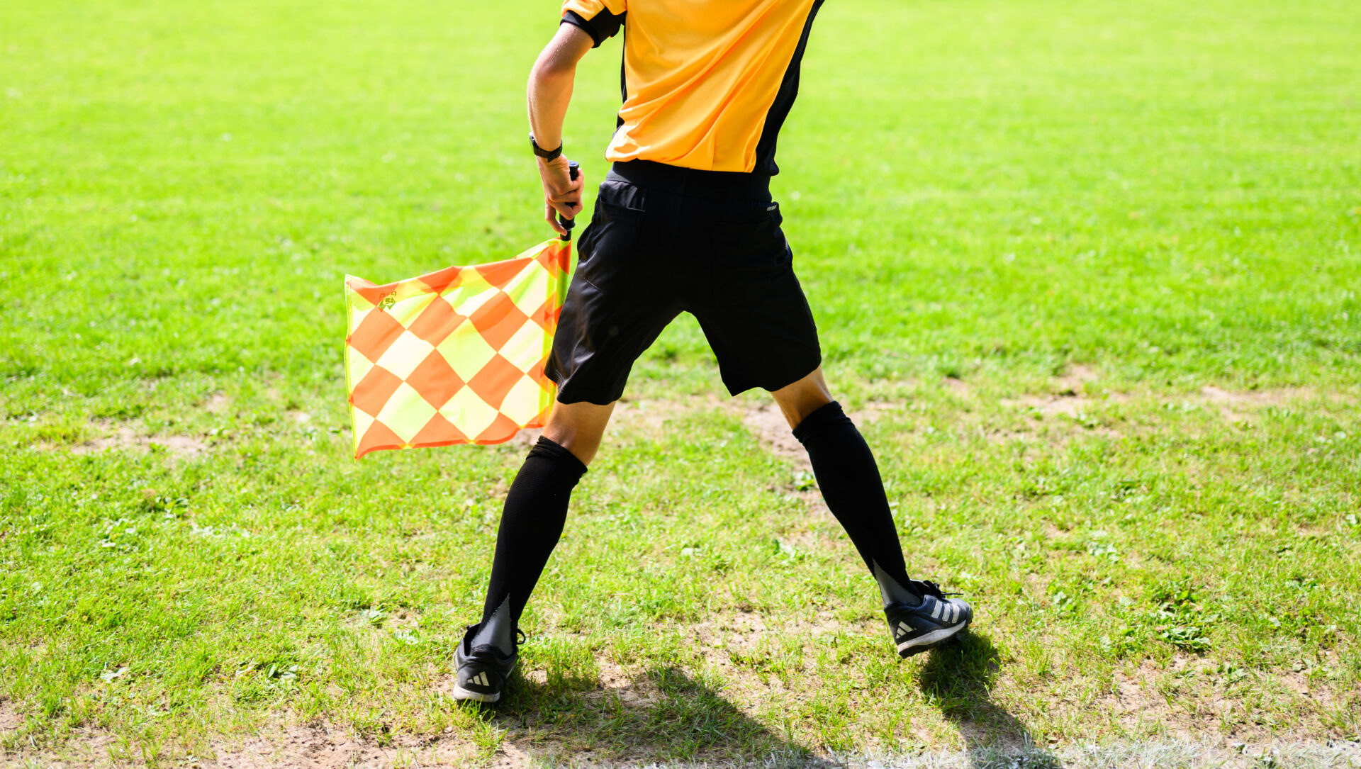 Face aux violences, les arbitres passent à la caméra : une expérimentation qui change tout