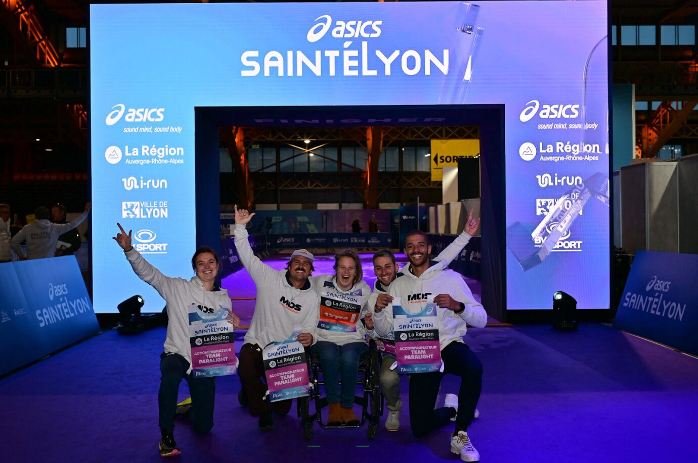 Caroline Fruchaud, paraplégique, peut exulter à l'arrivée de la SaintExpress.