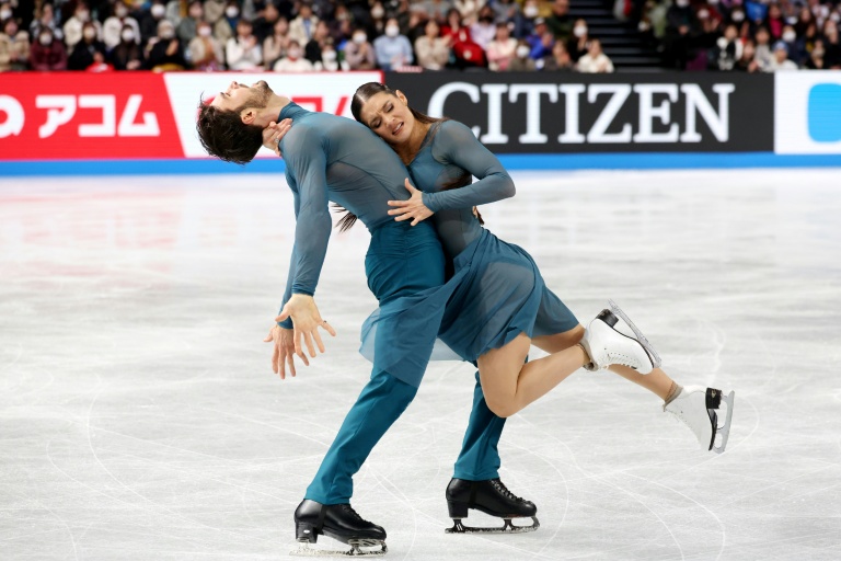 Laurence Fournier Beaudry et Guillaume Cizeron, en danse sur glace, lors du Grand Prix de Nagoya, le 6 décembre 2025