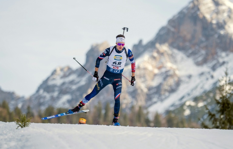 Le Français Eric Perrot lors de l'épreuve du 10 km sprint hommes de biathlon à Hochflizen (Autriche) le 12 décembre 2025.