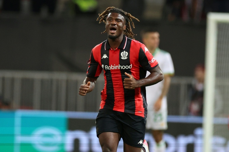 Le joueur de l'OGC Nice Terem Moffi célèbre son but face à l'AS Rome, le 24 septembre 2025 à Nice (Alpes-Maritimes)