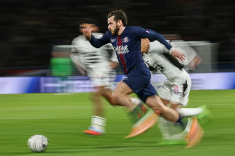 L'attaquant géorgien du PSG Khvicha Kvaratskhelia lors du match de Ligue 1 contre Rennes, le 6 décembre 2025 au Parc des Princes