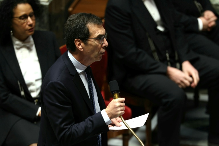 Le ministre du Travail Jean-Pierre Farandou s'exprime devant l'Assemblée nationale, le 2 décembre 2025 à Paris