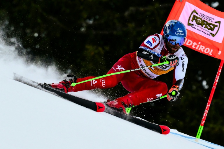 L'Autrichien Marco Schwarz après sa victoire dans le slalom géant d'Alta Badia (Italie) le 21 décembre 2025