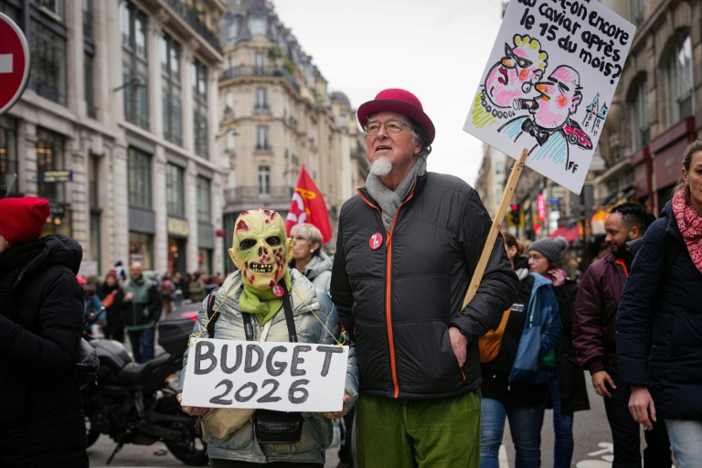 Manifestation à Paris contre l'austérité budgétaire le 2 décembre 2025