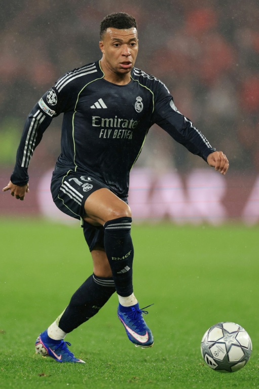 Le N.10 du Real Madrid Kylian Mbappé au cours du match de Ligue des champions contre le Benfica le 28 janvier 2026 au Stade de La Luz à Lisbonne