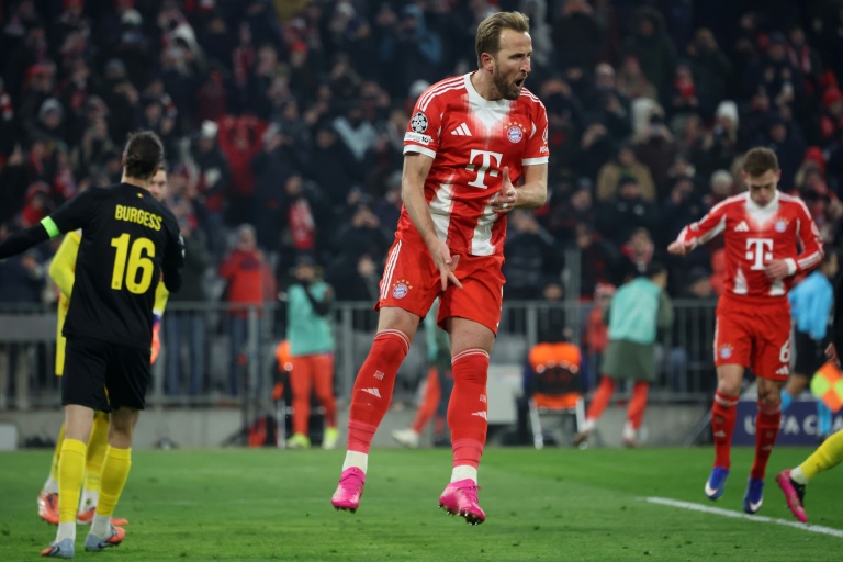 L'attaquant anglais du Bayern Munich Harry Kane exulte après avoir marqué lors de la victoire du Bayern contre l'Union St-Gilloise en Ligue des Champiosn, le 21 janvier 2026 à Munich (Allemagne)