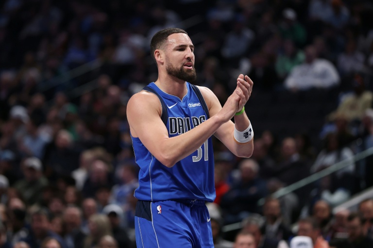 Klay Thompson, l'arrière des Dallas Mavericks, lors d'une rencontre de NBA contre le Utah Jazz, à Dallas, le 15 janvier 2026