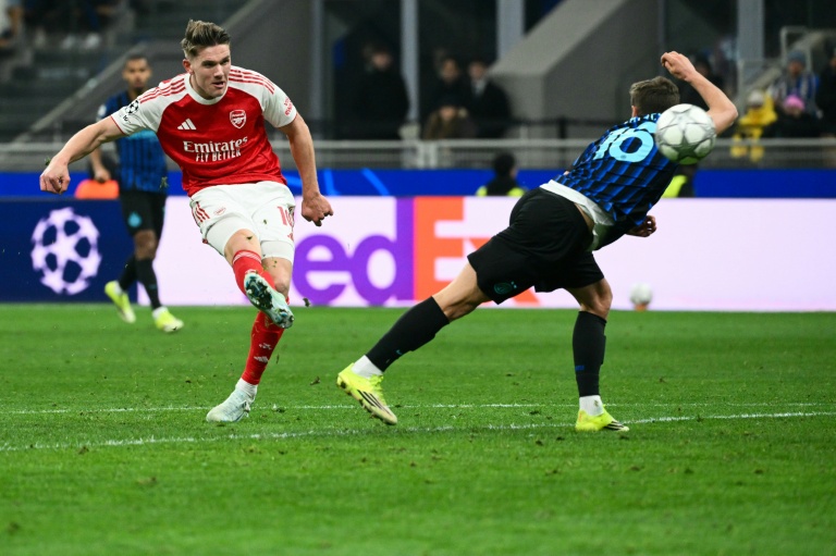 L'attaquant d'Arsenal Viktor Gyokeres marque le troisième but de son équipe contre l'Inter Milan en Ligue des champions le 20 janvier 2026 à San Siro