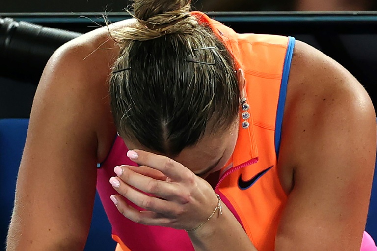 Aryna Sabalenka se montre très déçue après sa défaite en finale de l'Open d'Australie, le 31 janvier 2026 à Melbourne