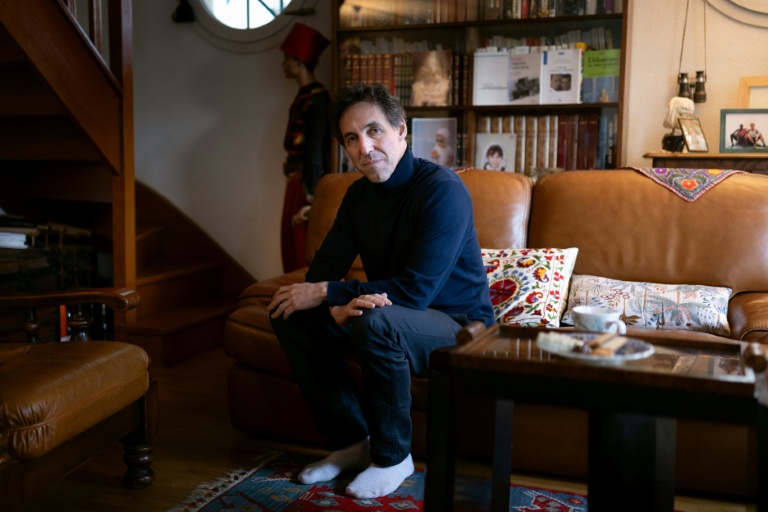 Le chercheur français Laurent Vinatier chez lui à Issy-les-Moulineaux, en France, le 23 janvier 2026