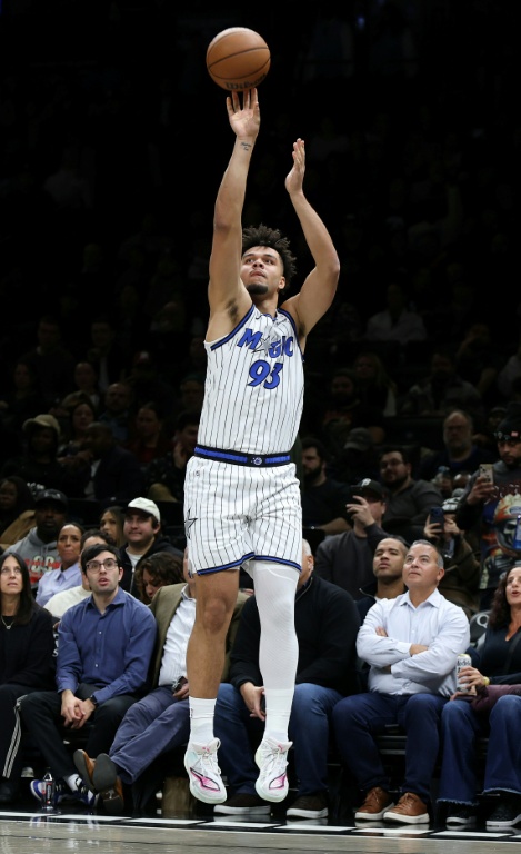 Noah Penda lors du match NBA du Orlando Magic contre les Brooklyn Nets, le 7 janvier 2026 à New York