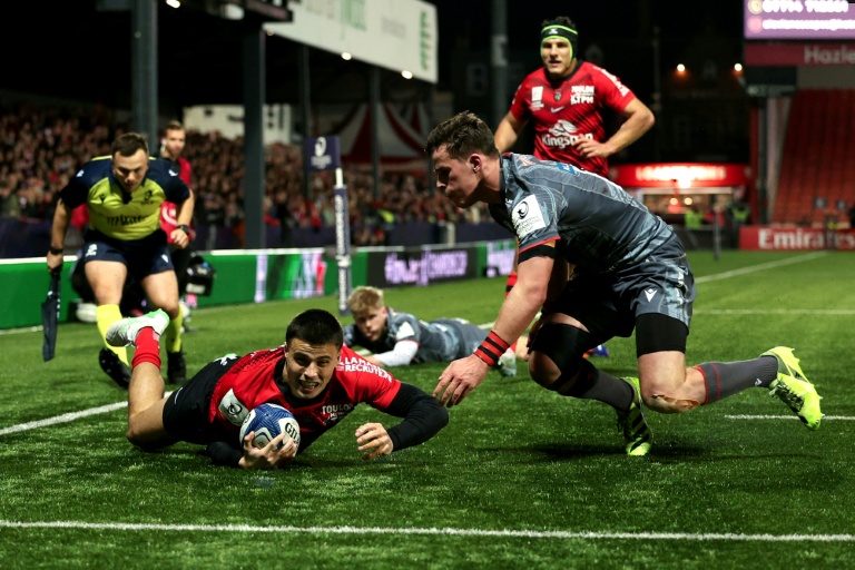 L'ailier de Toulon Gaël Dréan marque un essai contre Gloucester en Champions Cup le 17 janvier 2026 à Gloucester en Angleterre