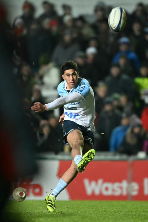 Le joueur néo-zélandais de Bayonne Boyle-Tiatia tape une transformation lors du match de Champions Cup contre les Leicester Tigers, le 10 janvier 2026 à Leicester