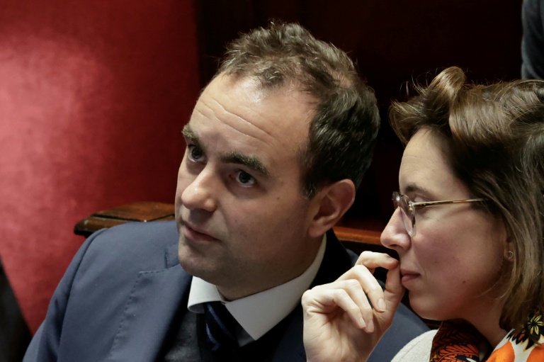 Le Premier ministre Sébastien Lecornu et la ministre des Comptes publics Amélie de Montchalin le 20 janvier 2026 à l'Assemblée nationale à Paris