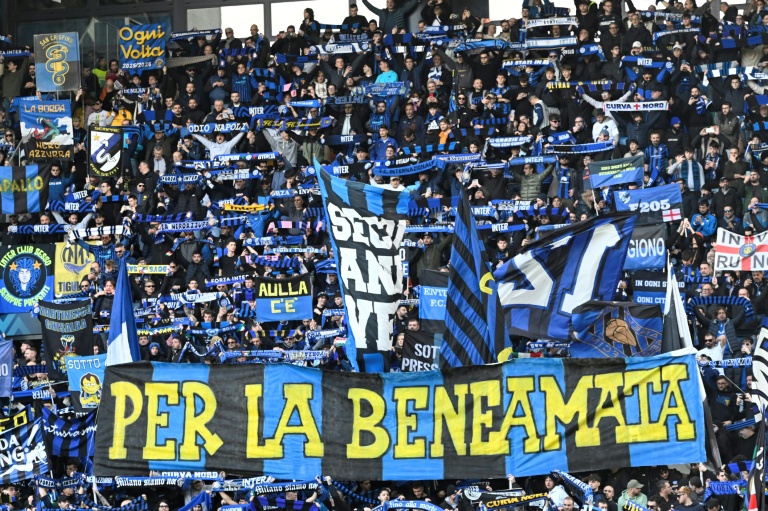 Des supporters de l'Inter Milan lors du match du Championnat d'Italie contre l'Udinese le 17 janvier 2026 à Udine