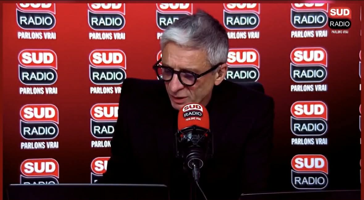 Retrouvez l'édito de Jean-François Achilli sur la volonté d'Emmanuel Macron d'interdire les réseaux sociaux au moins de 15 ans