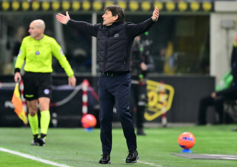 L'entraîneur de Naples Antonio Conte durant le match du Championnat d'Italie contre l'Inter Milan le 11 janvier 2026 à San Siro