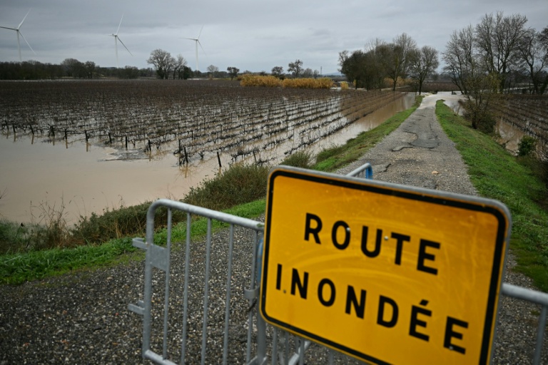 Une route inondée à Coursan dans l'Aude le 19 janvier 2026