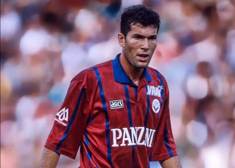 Zinedine Zidane sous le maillot des Girondins de Bordeaux, là où il est devenu "Zizou" Girondins de Bordeaux