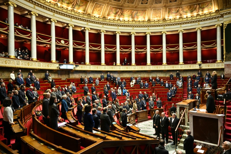 Minute de silence à l'Assemblée nationale à Paris le 6 janvier en hommage aux victimes de l'incendie mortel d'un bar à Crans-Montana durant la nuit du nouvel an, en Suisse