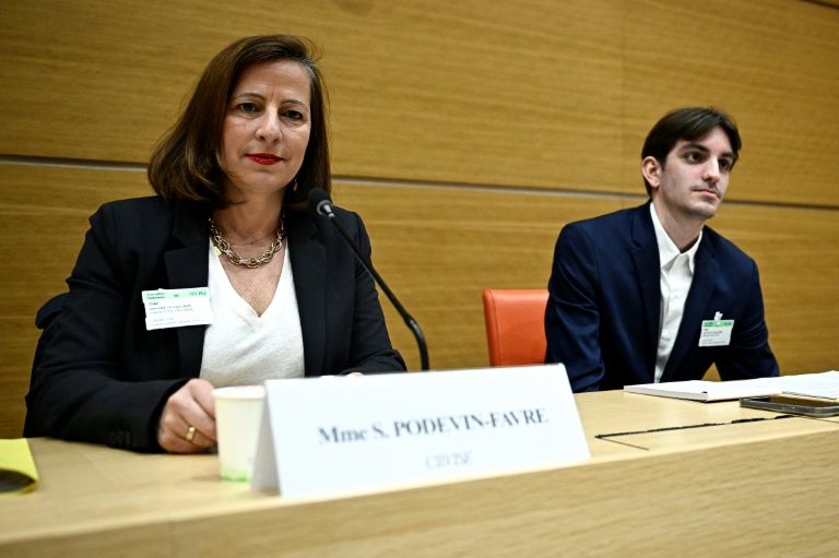 La présidente de l'association Face à l'inceste Solène Podevin Favre le 19 mars 2025 à Paris pour une audition parlementaire de la Ciivise