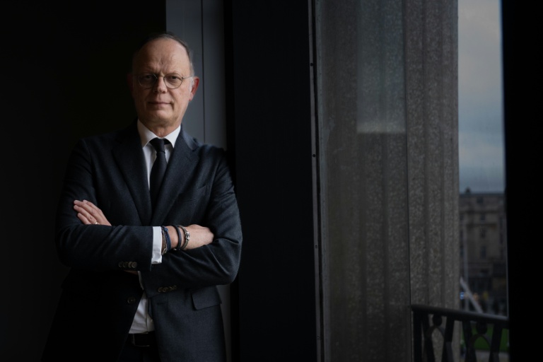 L'ancien Premier ministre Edouard Philippe pose le 11 décembre 2025 à l'Hôtel de ville du Havre