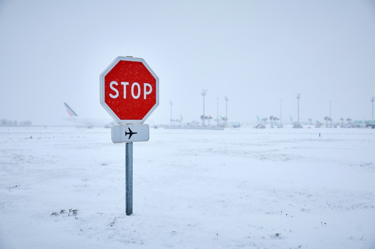 L'aéroport Paris-Orly après une forte chute de neige, le 7 janvier 2026